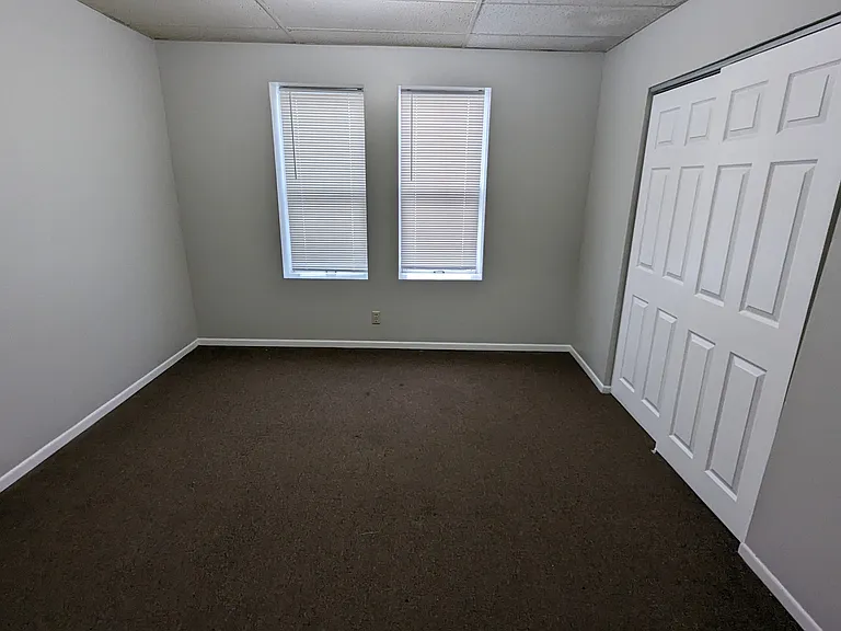 308 Erie St S #17-4 — Photo 3
