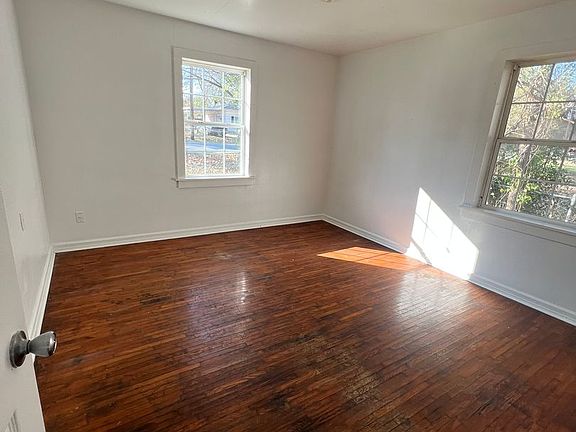 3rd image of 2541 E Bennett St
