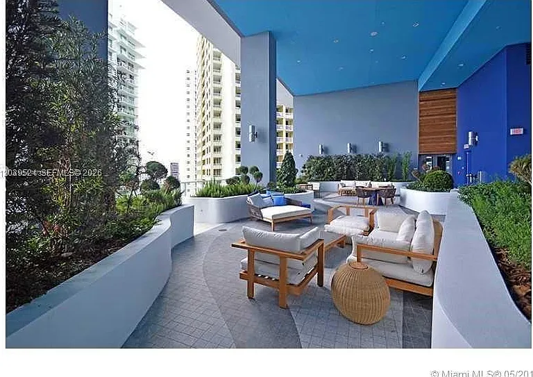 1300 Brickell Bay Dr #1707 — Photo 1