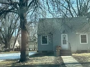 1047 9th Ave SW, Faribault, MN 55021