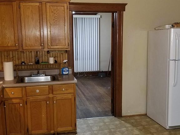 5th image of 7411 Parkwood St Floor 1