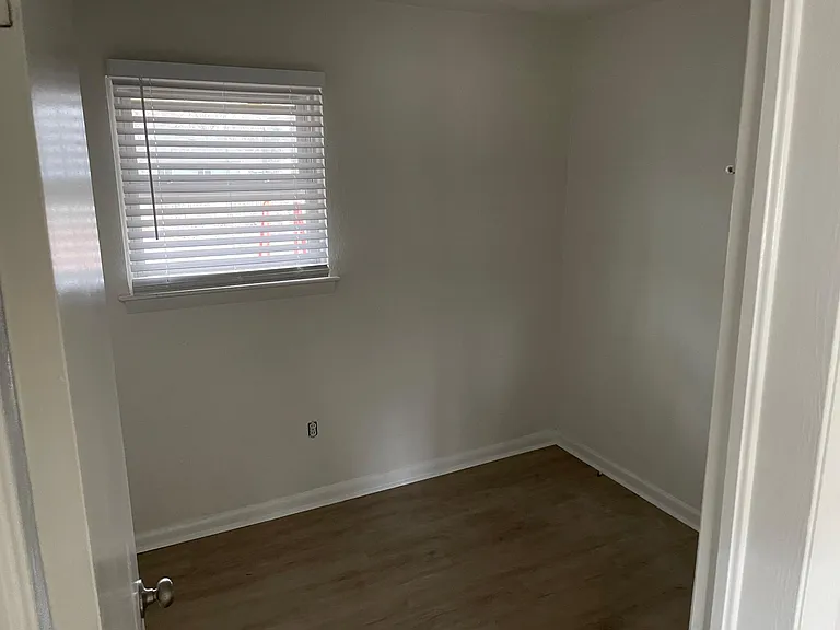 420 Grenfell Ave — Photo 16