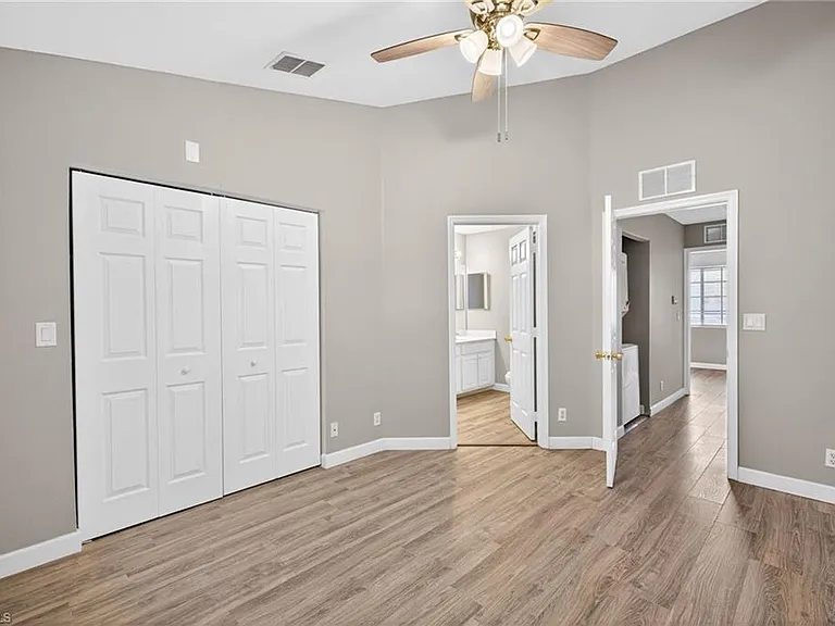 8289 Pacific Beach Dr — Photo 12
