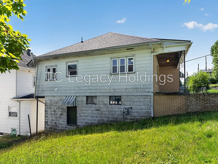 300 Ash Ave — Photo 6