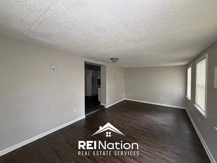 4 bed, 2.0 bath, 2205 sqft, $1,895 — Photo 3