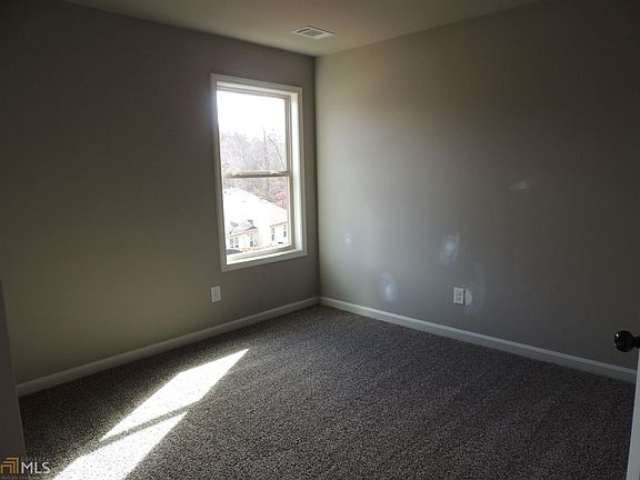 5th image of 601 Wellford Ave #17B