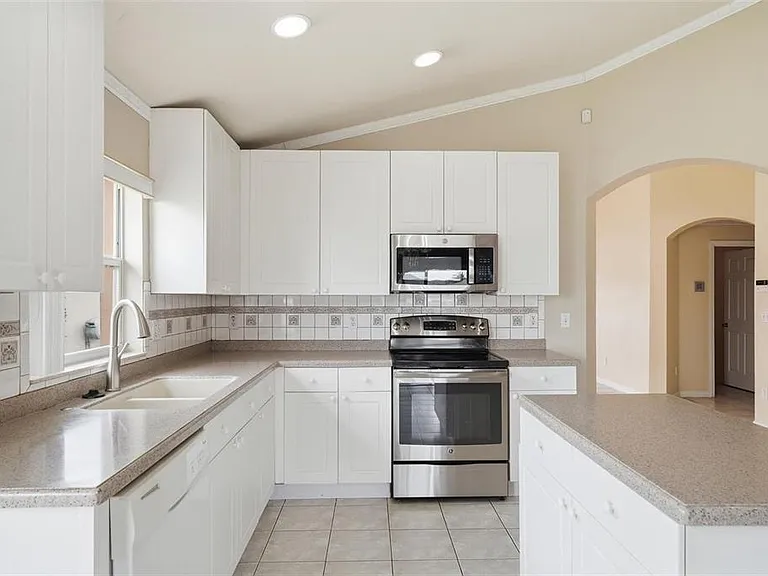 2819 Maguire Dr — Photo 12