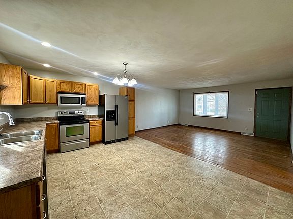 5th image of 4442 Rushmore Dr NE