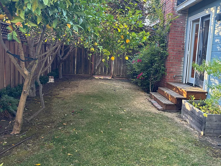 1925 Howard Ave — Photo 5