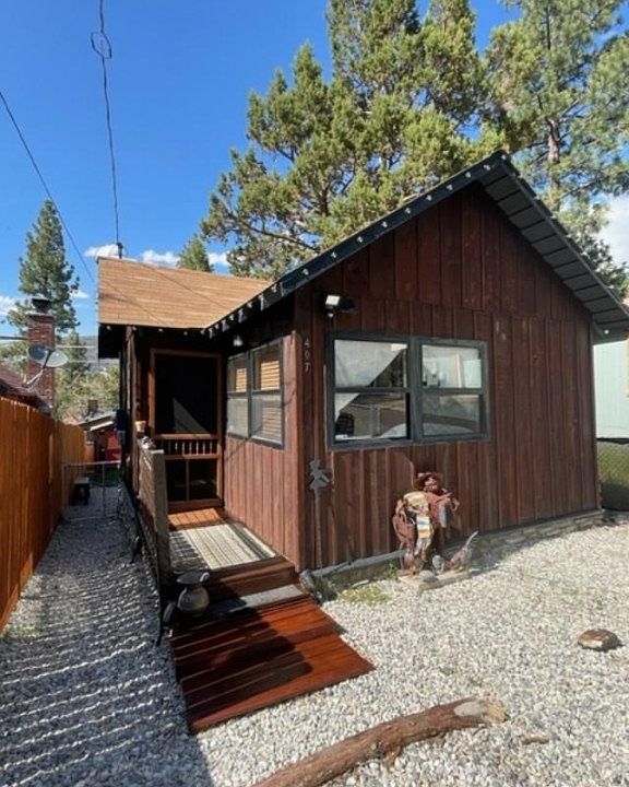 1st image of 407 Garrick Way