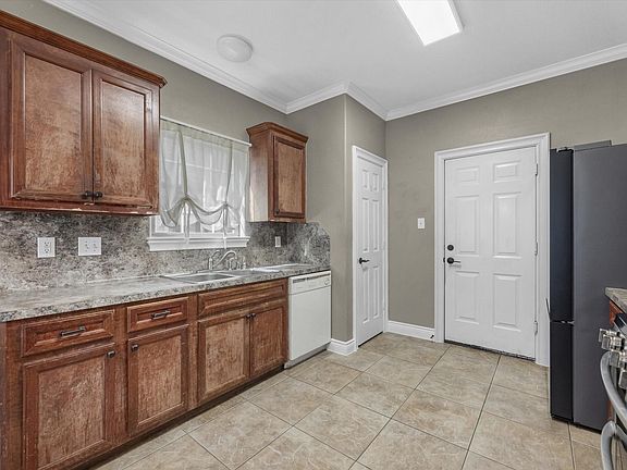 5th image of 8906 Intervale St