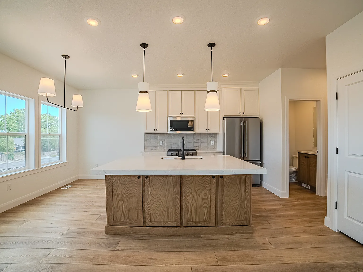 4 bed, 2190 sqft, $2,695 — Photo 3