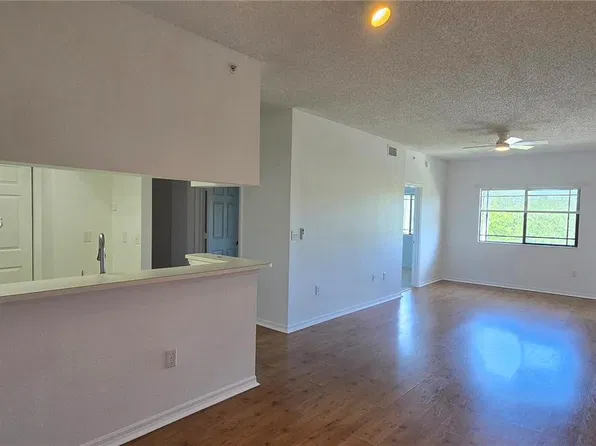 2802 Sarento Dr #301, Palm Beach Gardens, FL 33410