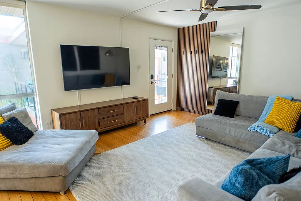3 bed, 1250 sqft, $2,800 — Photo 2
