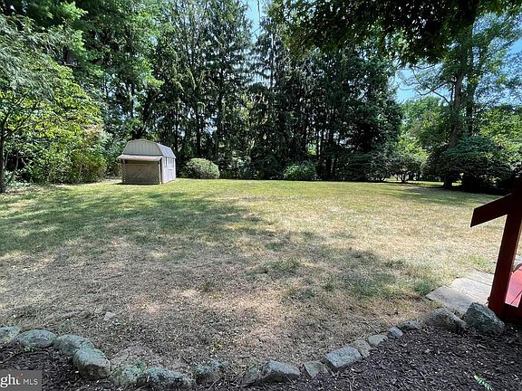 3rd image of 33 Monroe Ln