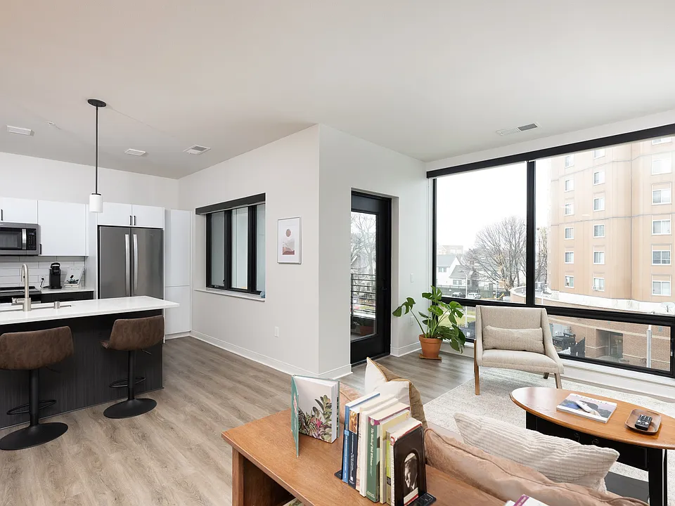 1634 N Franklin Pl #309