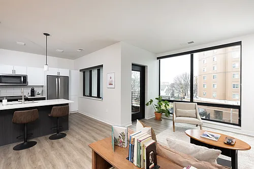1634 N Franklin Pl #309 Photo 1