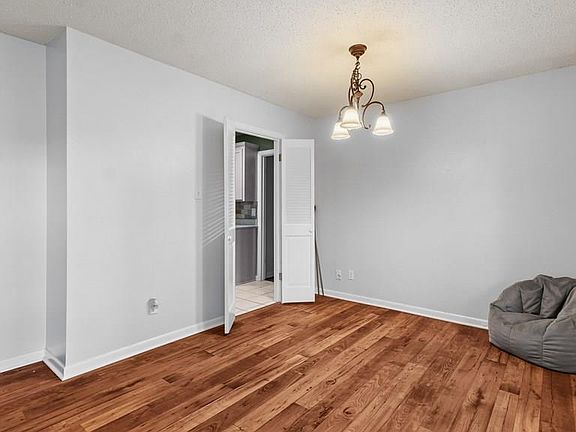 4th image of 29 Heatherwood Dr