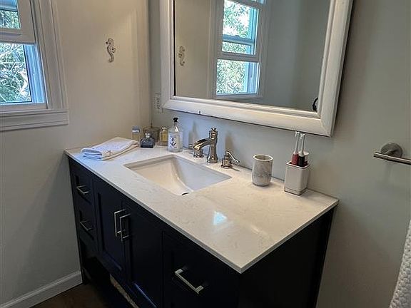 5th image of 51 Indian Neck Ave #4
