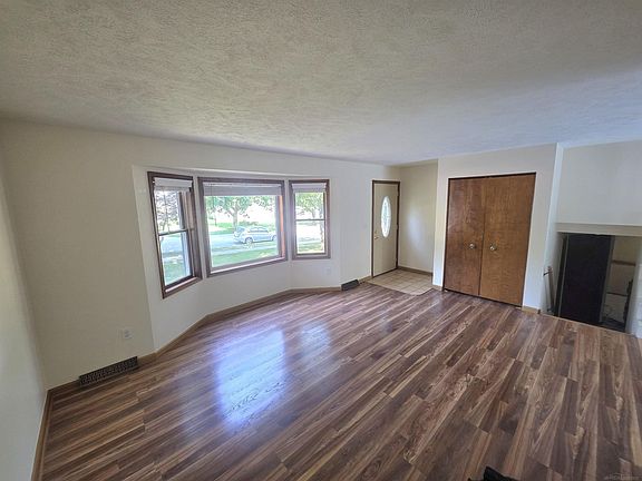 5th image of 890 Gabrielle Ct NE
