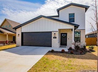 1706 W Broadway Pl, Rogers, AR 72758