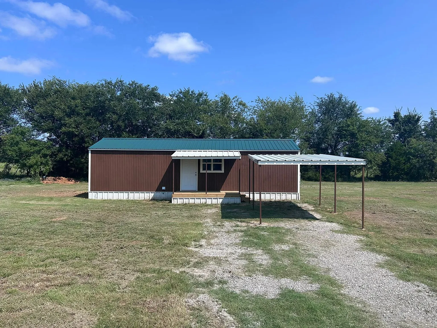 2 bed, 700 sqft, $975 — Photo 1