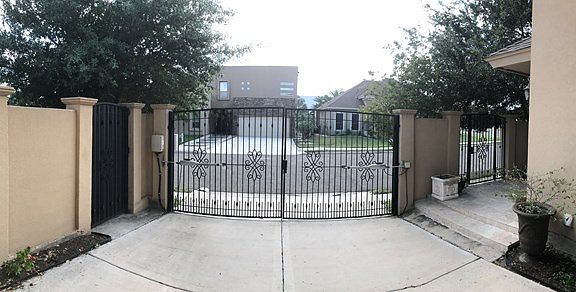 2nd image of 2420 E 6th Ave