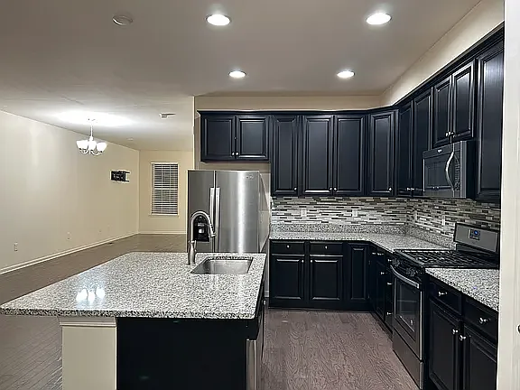 3 bed, 2.5 bath, 2825 sqft, $2,895 — Photo 3