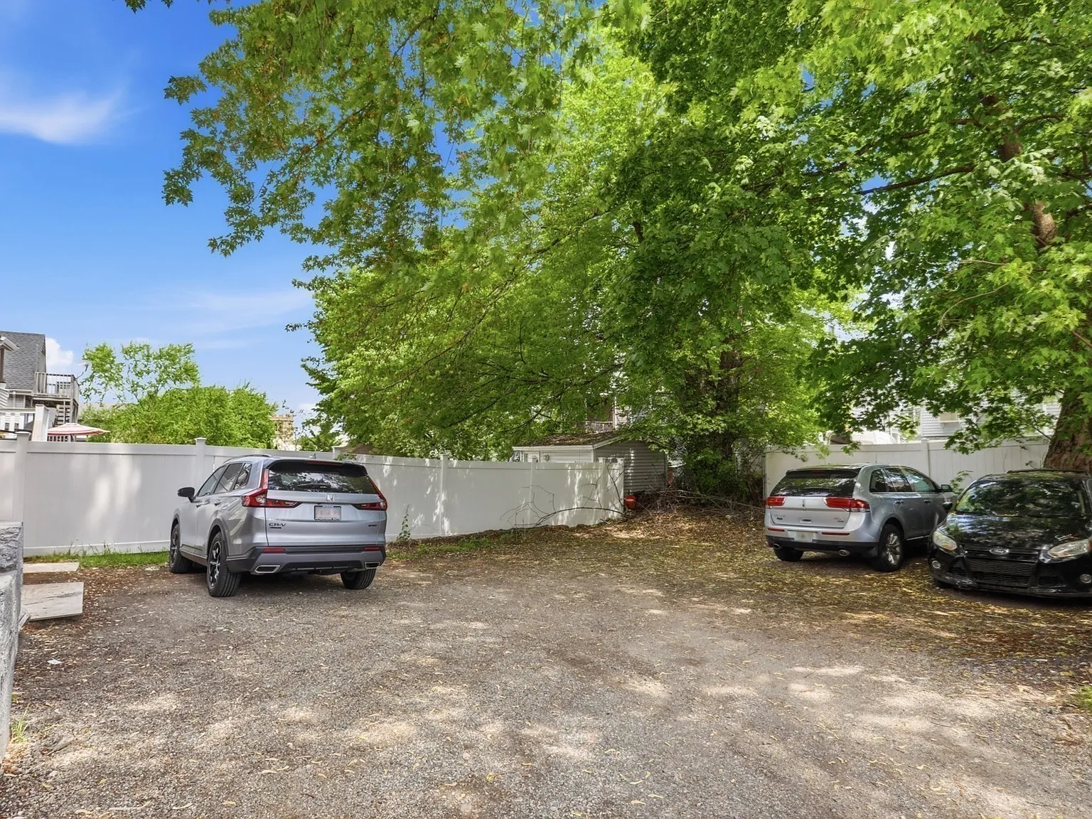 121 Glendale St — Photo 4