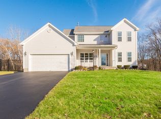 25 Katelyn Pl, East Greenbush, NY 12061