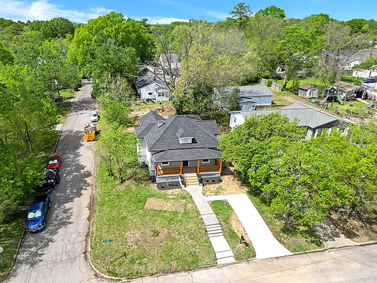 1102 N Church St — Photo 35