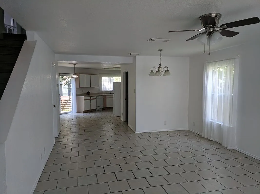 4 bed, 2.5 bath, 1650 sqft, $1,649 — Photo 3