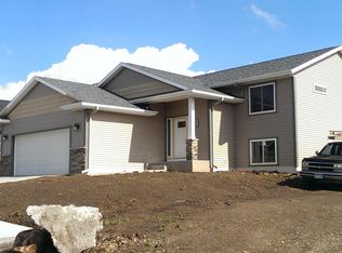 5844 51st St NW, Rochester, MN 55901