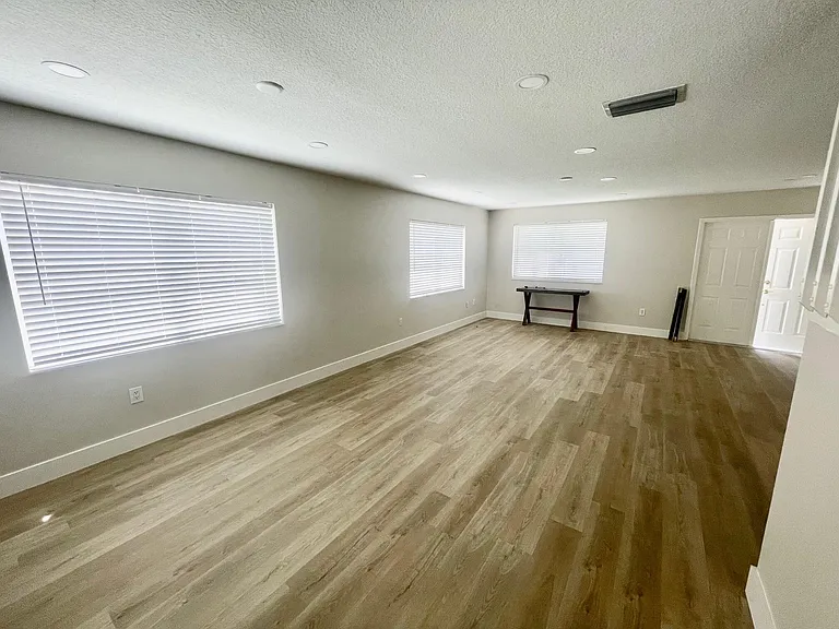 12149 NW 34th St — Photo 3