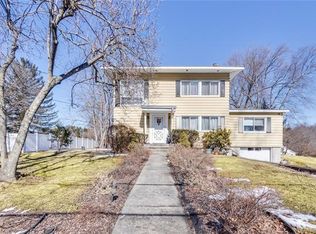 8 Fox Hill Rd, Cortlandt Manor, NY 10567