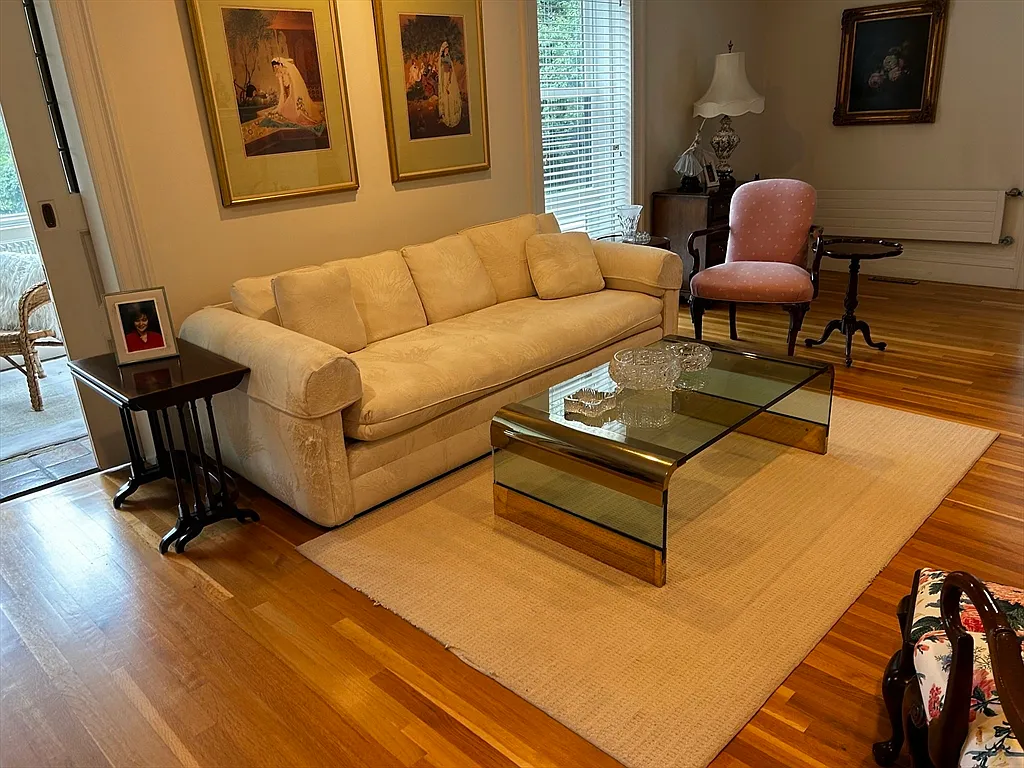 5 bed, 3.5 bath, 6000 sqft, $15,000 — Photo 3