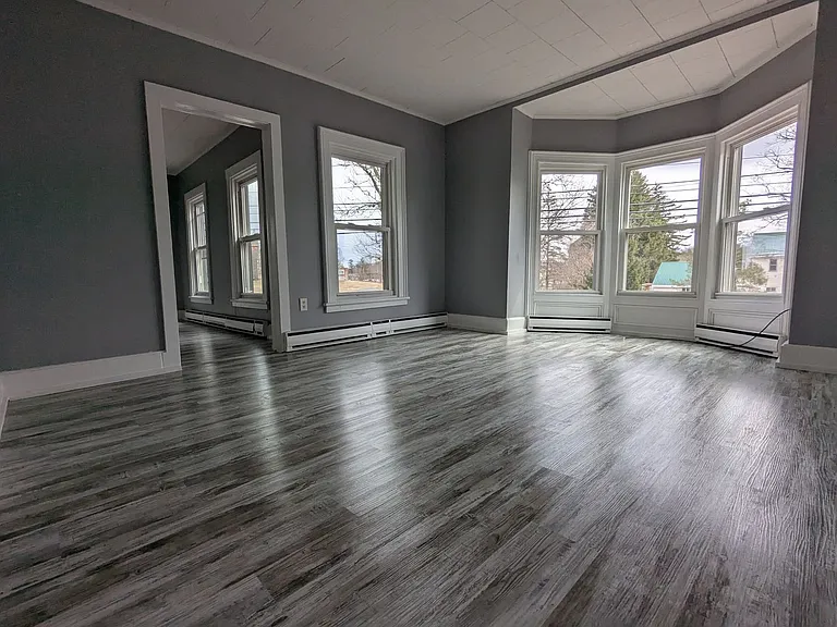 9 Main St — Photo 1