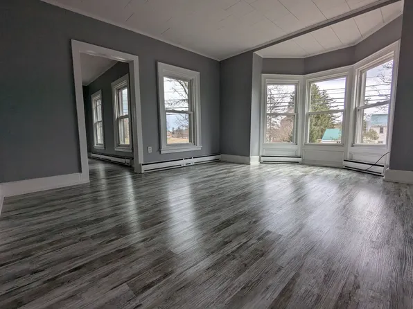 9 Main St, Ravena, NY 12143