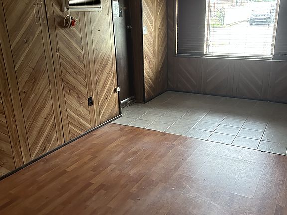 4th image of 3891 Hahn Ave