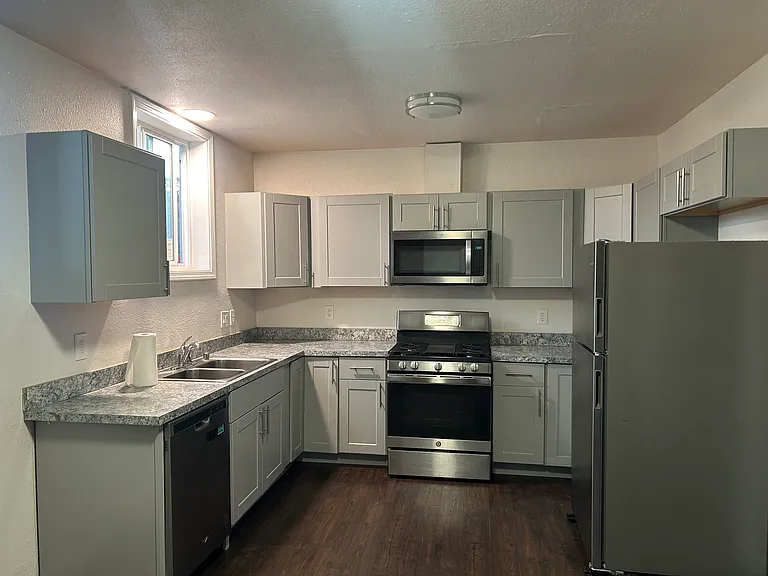 1408 Nichols St #B — Photo 3