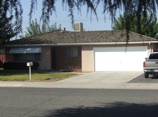 366 E Citrus Dr, Farmersville, CA 93223