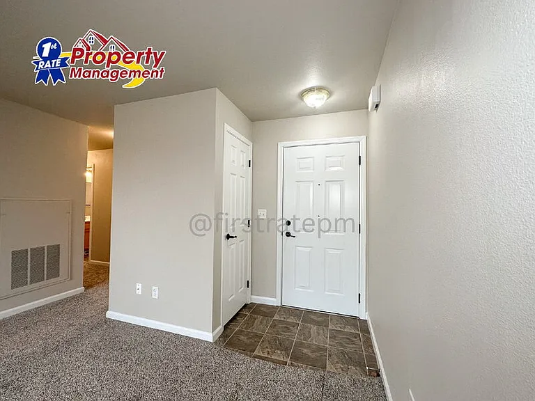 10151 W Garverdale Ln #201 — Photo 4