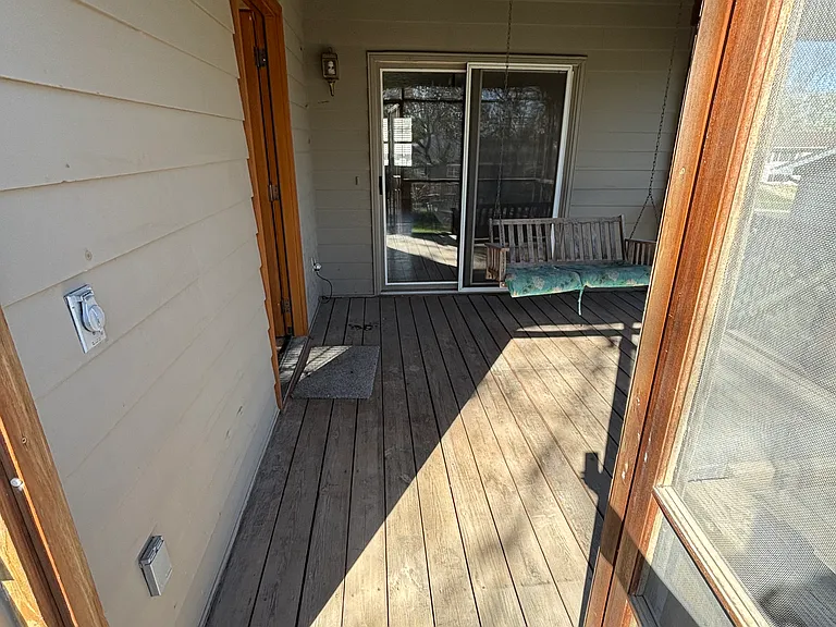 1115 Surrey Rd — Photo 31