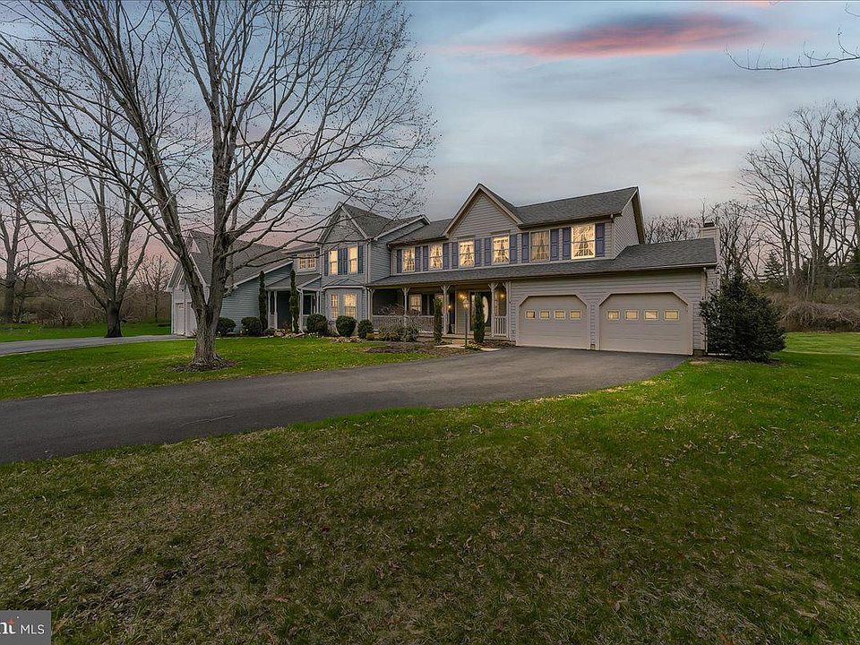 1st image of 203 Balmoral Cir