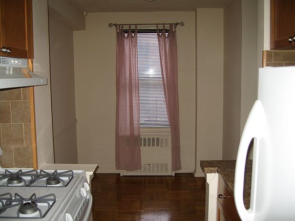3rd image of 2835 Webb Ave APT 4J