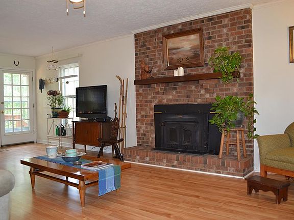5th image of 265 Grenadier Cir