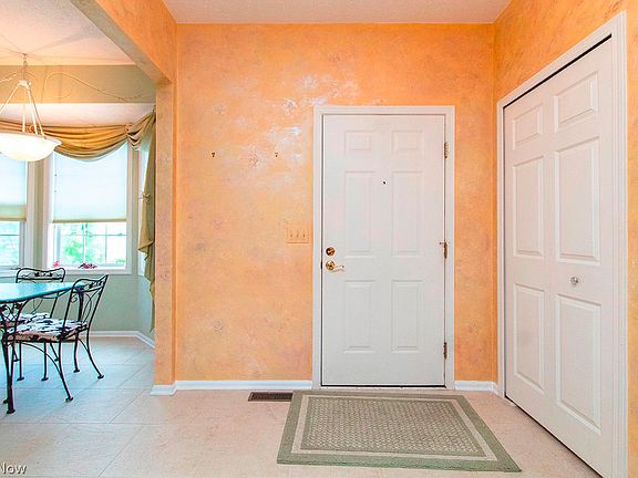 2nd image of 498 Rockledge Ln