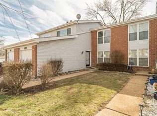 327 Quail Village Ct, Ballwin, MO 63021