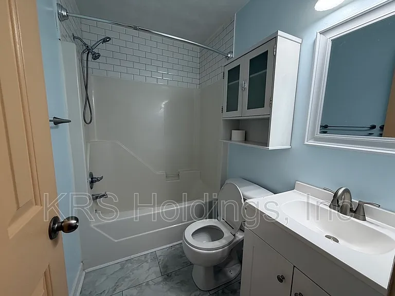 1129 Hampton Ave — Photo 10