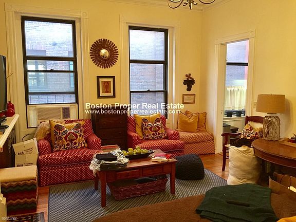 31 Gloucester #2R Boston - Back Bay Unit Photo 2